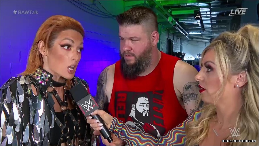 WWE_Raw_Talk_2022_05_30_720p_WEB_h264-HEEL_mp4_000944588.jpg