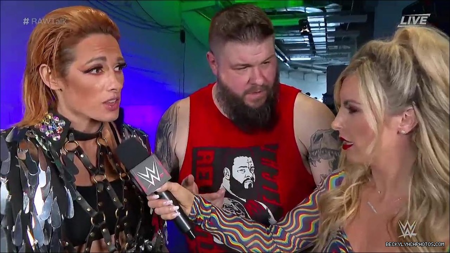 WWE_Raw_Talk_2022_05_30_720p_WEB_h264-HEEL_mp4_000949788.jpg
