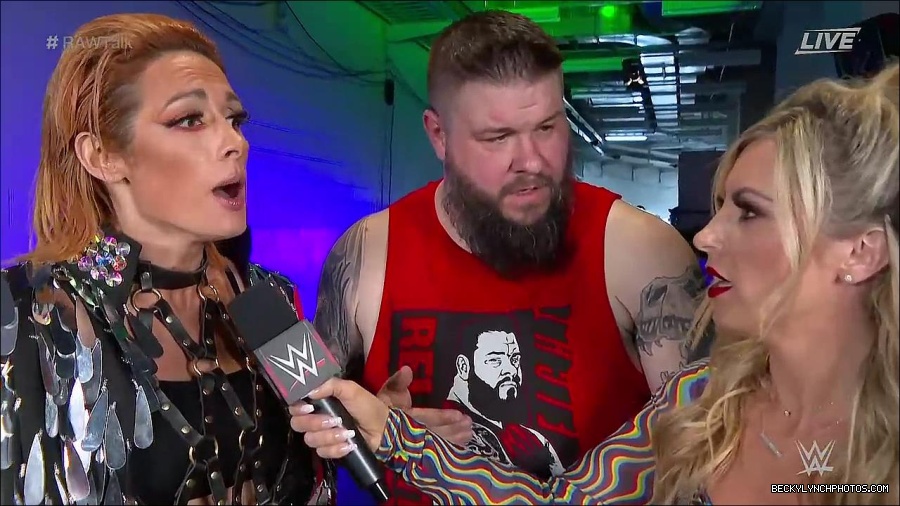 WWE_Raw_Talk_2022_05_30_720p_WEB_h264-HEEL_mp4_000950188.jpg