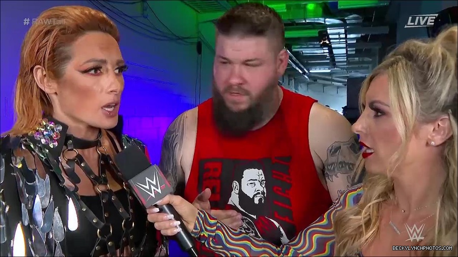 WWE_Raw_Talk_2022_05_30_720p_WEB_h264-HEEL_mp4_000950588.jpg