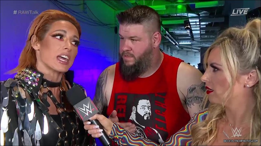 WWE_Raw_Talk_2022_05_30_720p_WEB_h264-HEEL_mp4_000951388.jpg