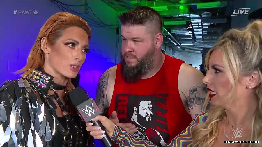 WWE_Raw_Talk_2022_05_30_720p_WEB_h264-HEEL_mp4_000951788.jpg