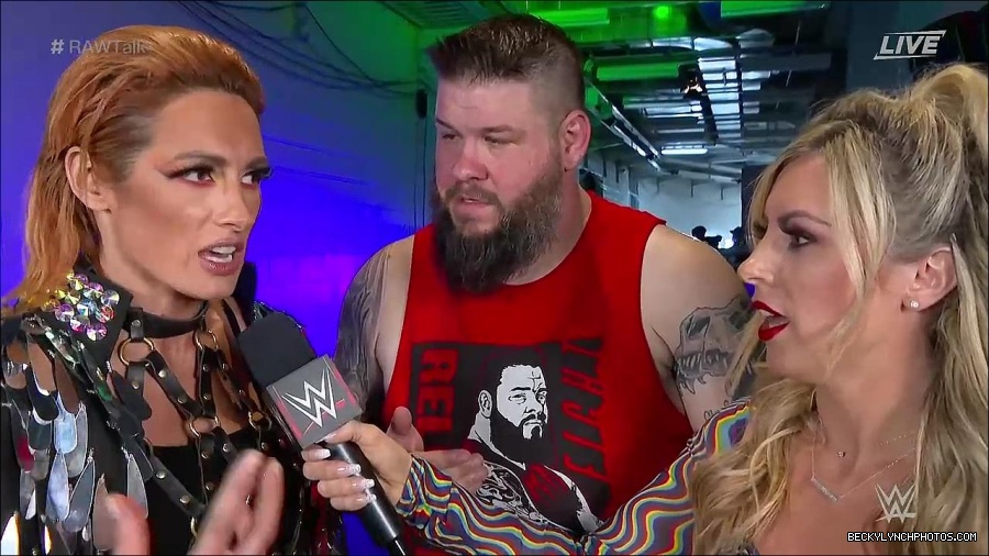 WWE_Raw_Talk_2022_05_30_720p_WEB_h264-HEEL_mp4_000953388.jpg