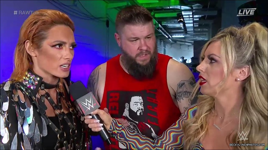 WWE_Raw_Talk_2022_05_30_720p_WEB_h264-HEEL_mp4_000954188.jpg