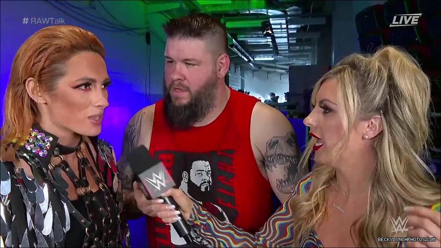 WWE_Raw_Talk_2022_05_30_720p_WEB_h264-HEEL_mp4_000956188.jpg