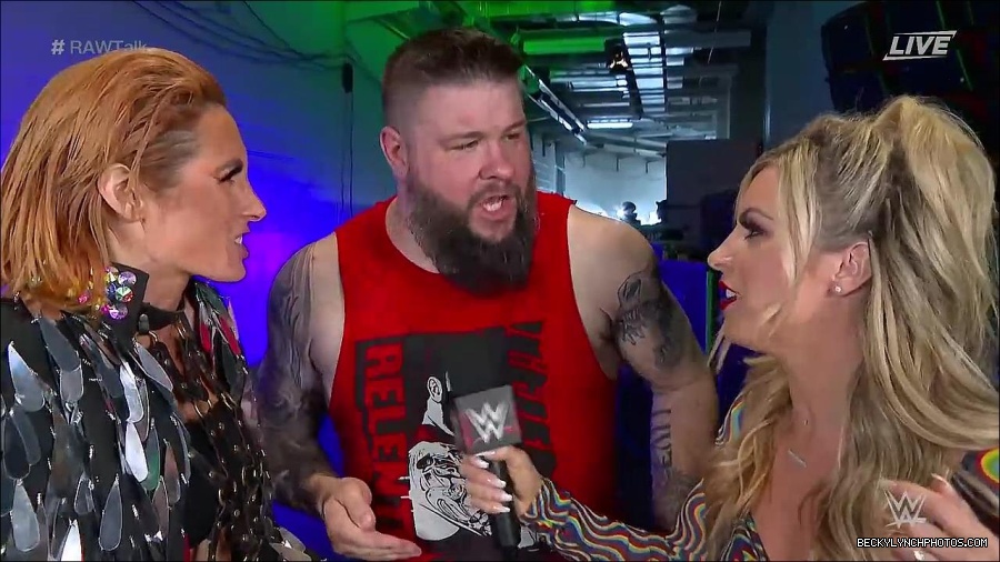 WWE_Raw_Talk_2022_05_30_720p_WEB_h264-HEEL_mp4_000958188.jpg