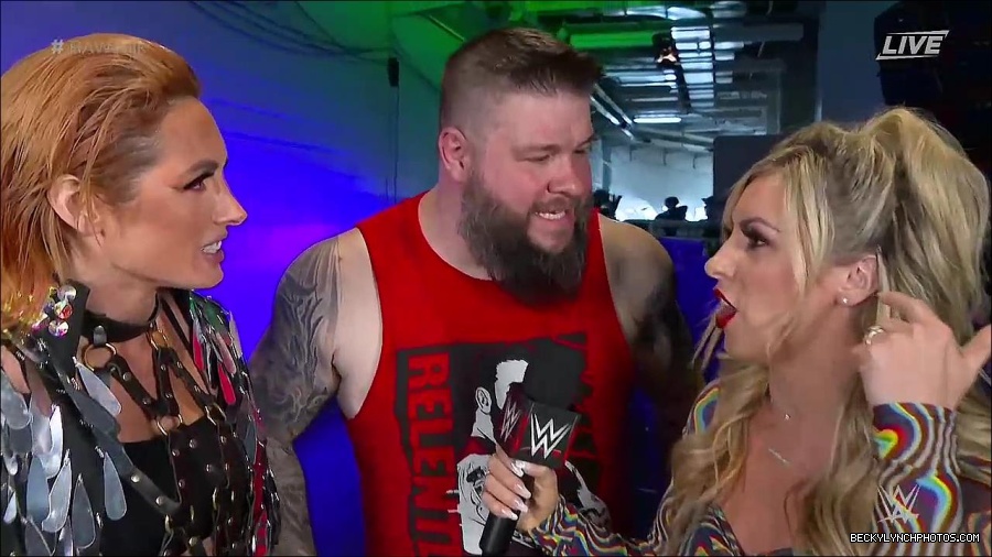 WWE_Raw_Talk_2022_05_30_720p_WEB_h264-HEEL_mp4_000959388.jpg
