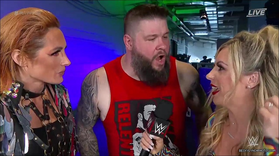 WWE_Raw_Talk_2022_05_30_720p_WEB_h264-HEEL_mp4_000959788.jpg