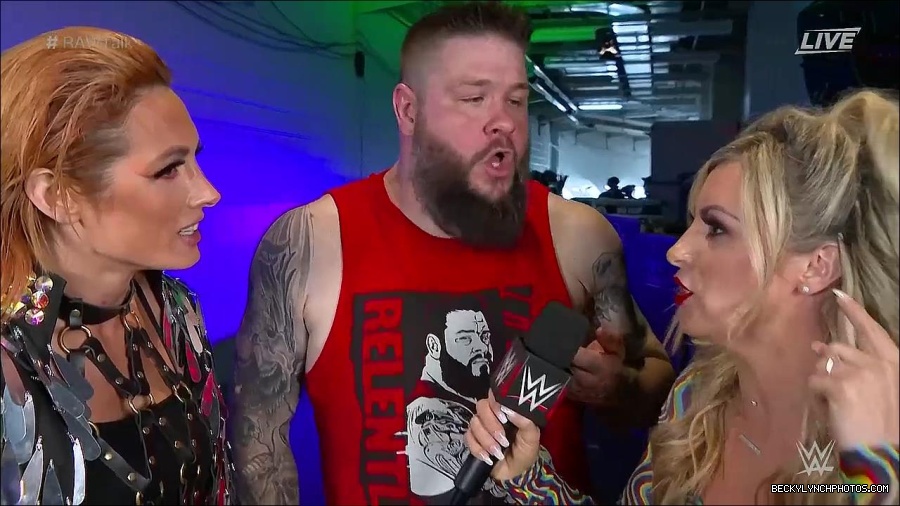 WWE_Raw_Talk_2022_05_30_720p_WEB_h264-HEEL_mp4_000960588.jpg