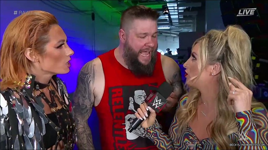 WWE_Raw_Talk_2022_05_30_720p_WEB_h264-HEEL_mp4_000961388.jpg