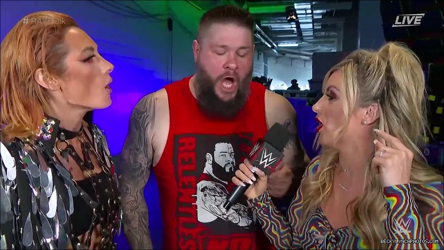 WWE_Raw_Talk_2022_05_30_720p_WEB_h264-HEEL_mp4_000961788.jpg