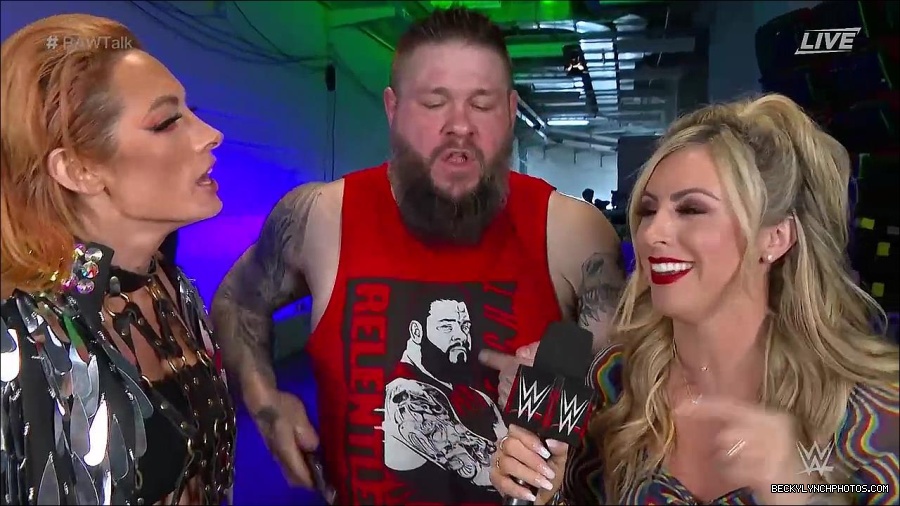 WWE_Raw_Talk_2022_05_30_720p_WEB_h264-HEEL_mp4_000963388.jpg