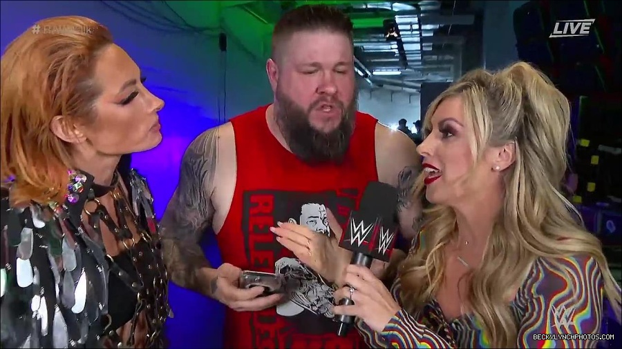 WWE_Raw_Talk_2022_05_30_720p_WEB_h264-HEEL_mp4_000964188.jpg