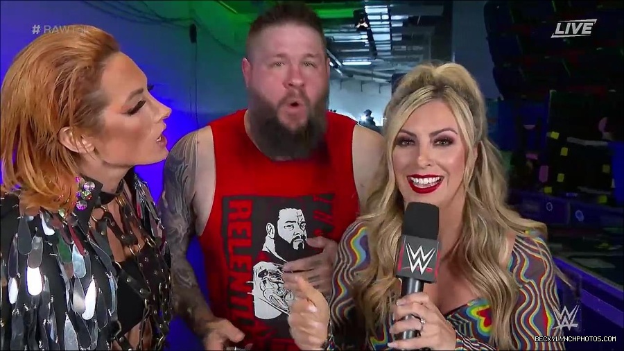 WWE_Raw_Talk_2022_05_30_720p_WEB_h264-HEEL_mp4_000964988.jpg