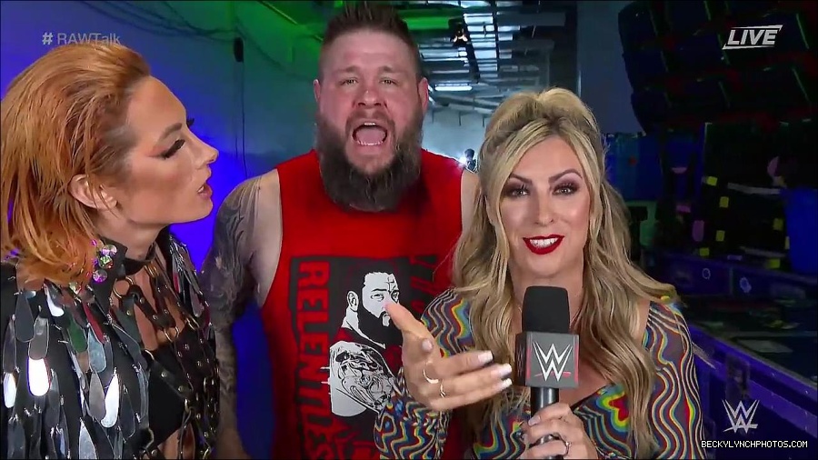 WWE_Raw_Talk_2022_05_30_720p_WEB_h264-HEEL_mp4_000965388.jpg