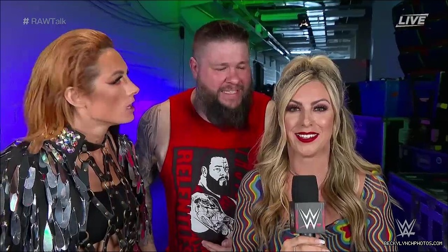 WWE_Raw_Talk_2022_05_30_720p_WEB_h264-HEEL_mp4_000966588.jpg