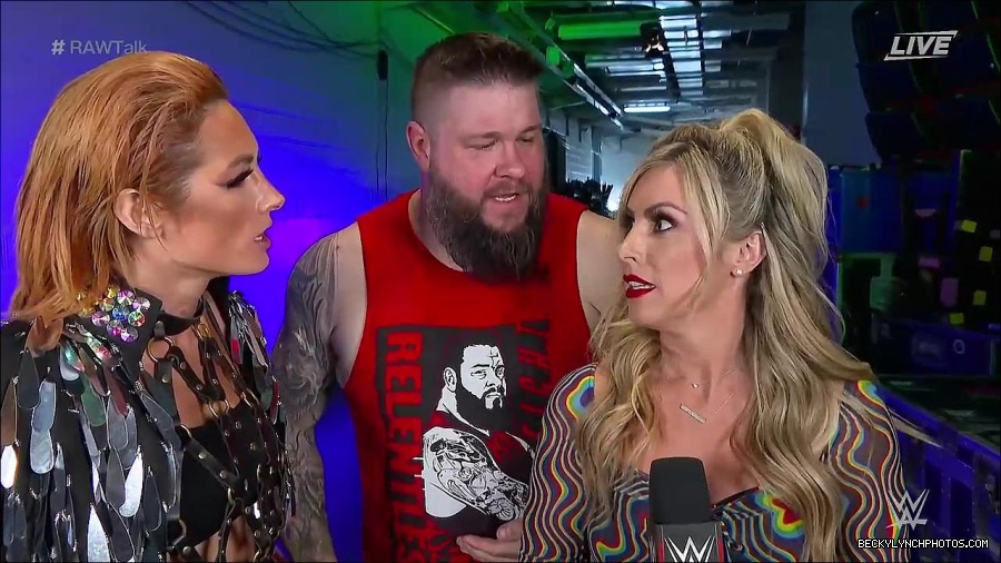 WWE_Raw_Talk_2022_05_30_720p_WEB_h264-HEEL_mp4_000967788.jpg