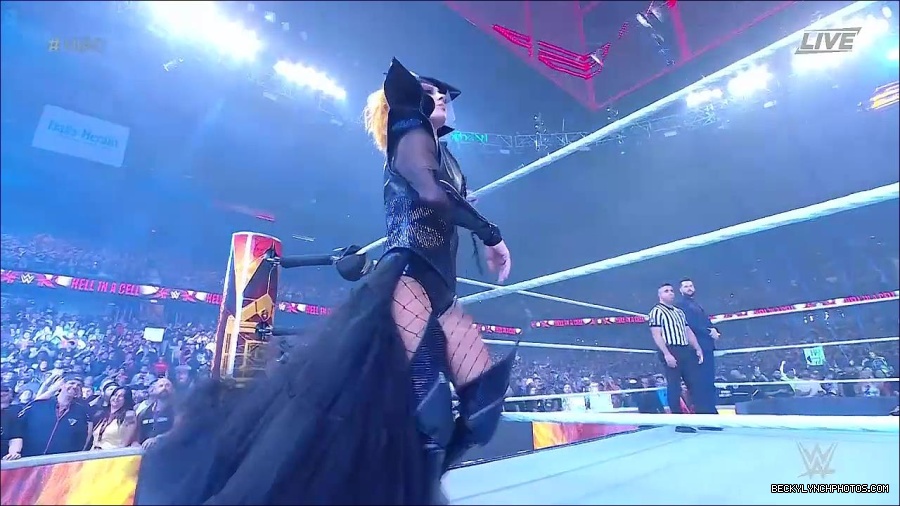 WWE_Hell_In_A_Cell_2022_720p_WEB_h264-HEEL_mp4_000568421.jpg