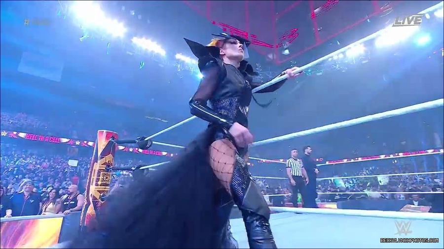 WWE_Hell_In_A_Cell_2022_720p_WEB_h264-HEEL_mp4_000569221.jpg