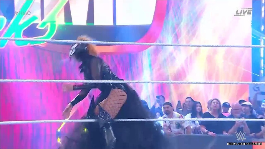 WWE_Hell_In_A_Cell_2022_720p_WEB_h264-HEEL_mp4_000570421.jpg