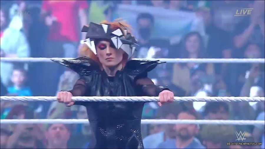 WWE_Hell_In_A_Cell_2022_720p_WEB_h264-HEEL_mp4_000574021.jpg