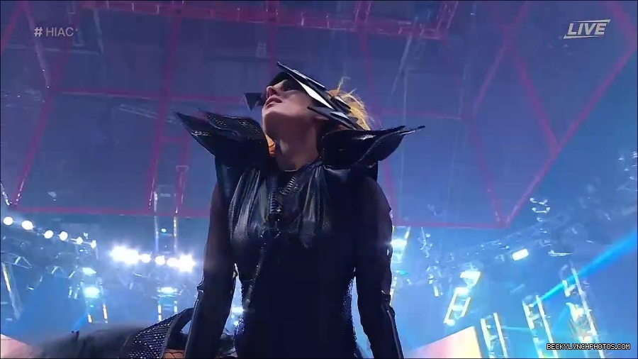 WWE_Hell_In_A_Cell_2022_720p_WEB_h264-HEEL_mp4_000587221.jpg