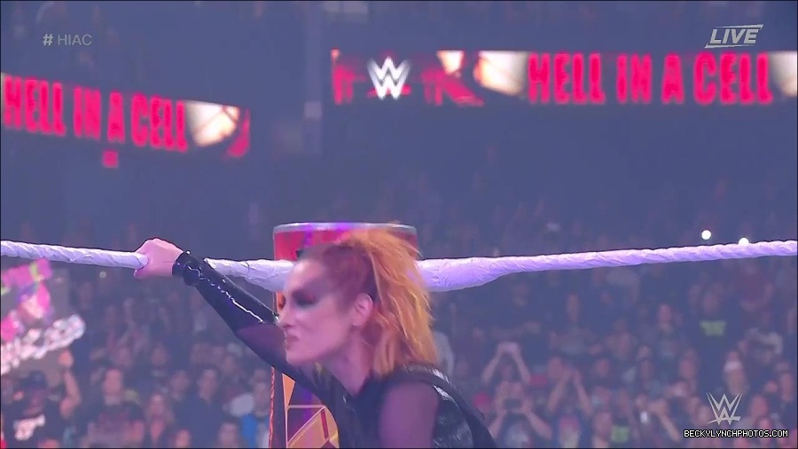 WWE_Hell_In_A_Cell_2022_720p_WEB_h264-HEEL_mp4_000650821.jpg