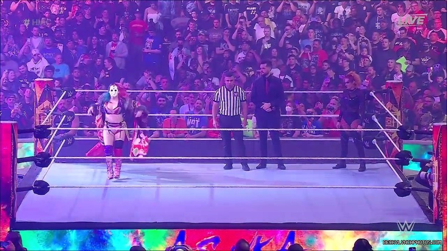 WWE_Hell_In_A_Cell_2022_720p_WEB_h264-HEEL_mp4_000665221.jpg
