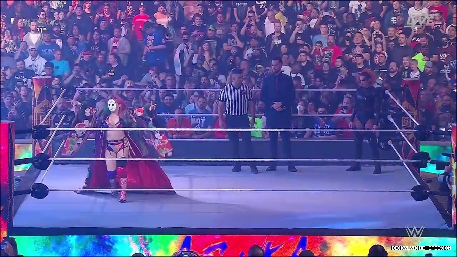 WWE_Hell_In_A_Cell_2022_720p_WEB_h264-HEEL_mp4_000666021.jpg