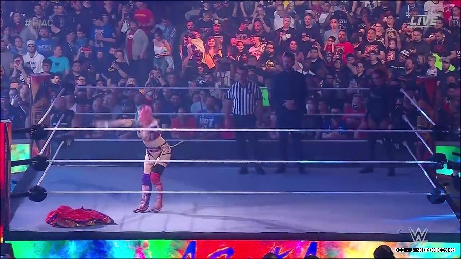 WWE_Hell_In_A_Cell_2022_720p_WEB_h264-HEEL_mp4_000685221.jpg