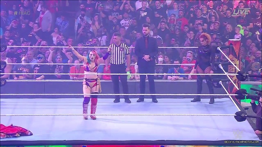 WWE_Hell_In_A_Cell_2022_720p_WEB_h264-HEEL_mp4_000687621.jpg