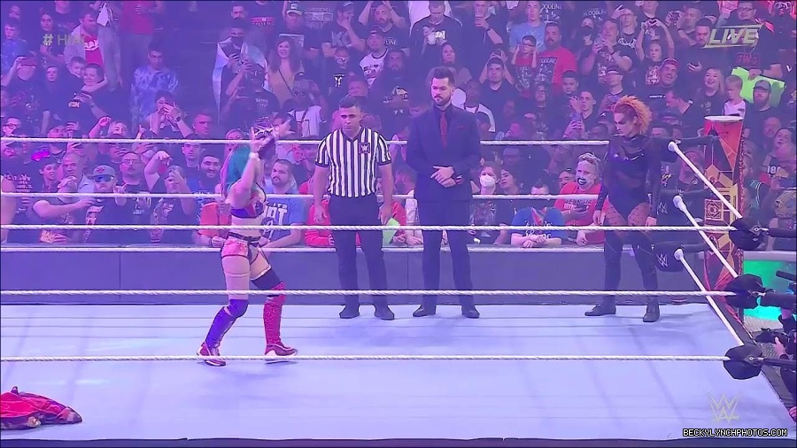 WWE_Hell_In_A_Cell_2022_720p_WEB_h264-HEEL_mp4_000688421.jpg