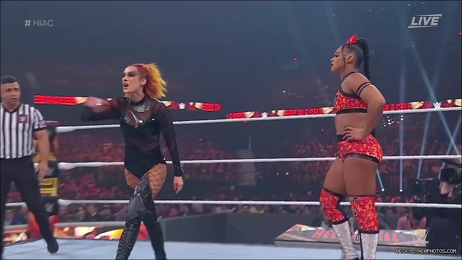 WWE_Hell_In_A_Cell_2022_720p_WEB_h264-HEEL_mp4_000844021.jpg