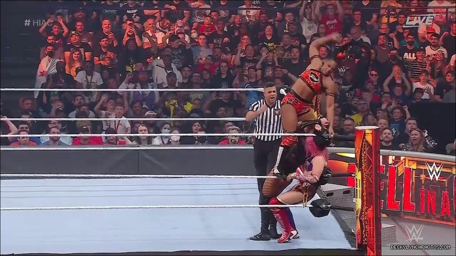 WWE_Hell_In_A_Cell_2022_720p_WEB_h264-HEEL_mp4_001427587.jpg