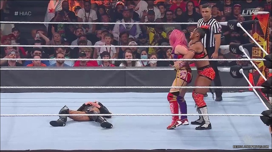 WWE_Hell_In_A_Cell_2022_720p_WEB_h264-HEEL_mp4_001444787.jpg