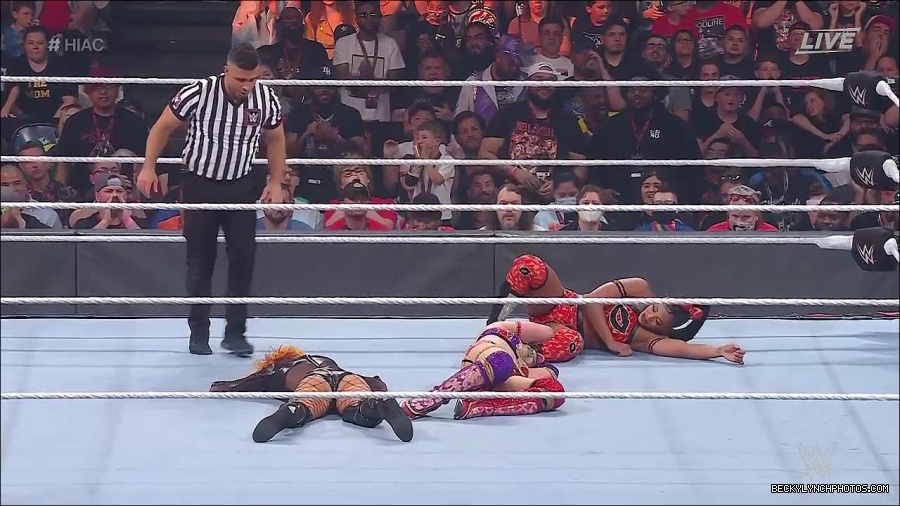 WWE_Hell_In_A_Cell_2022_720p_WEB_h264-HEEL_mp4_001483987.jpg