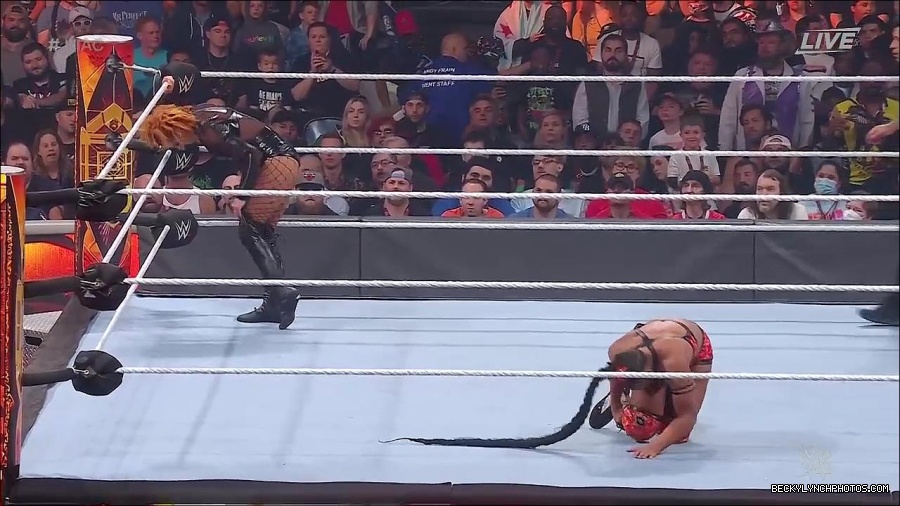 WWE_Hell_In_A_Cell_2022_720p_WEB_h264-HEEL_mp4_001615587.jpg