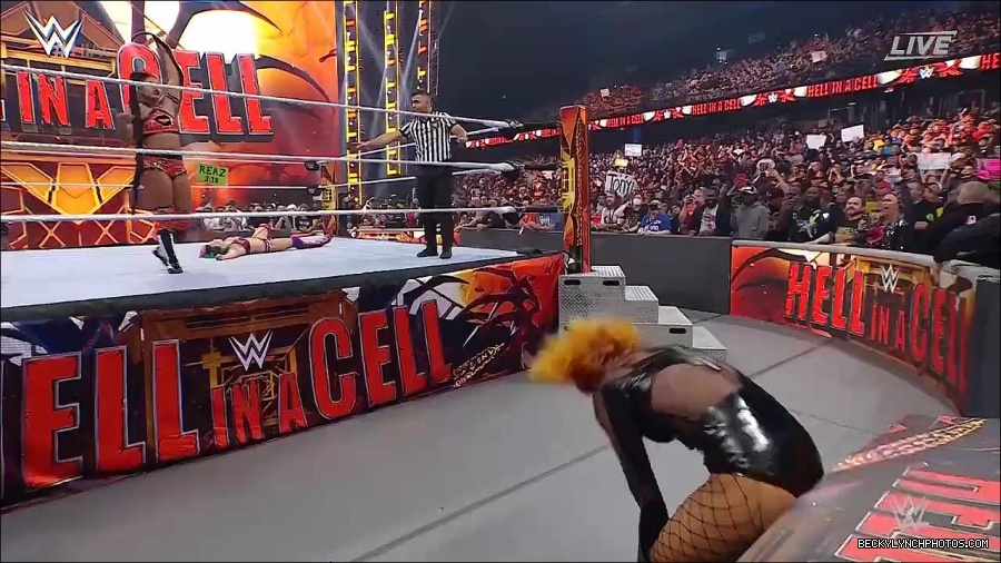 WWE_Hell_In_A_Cell_2022_720p_WEB_h264-HEEL_mp4_001992754.jpg
