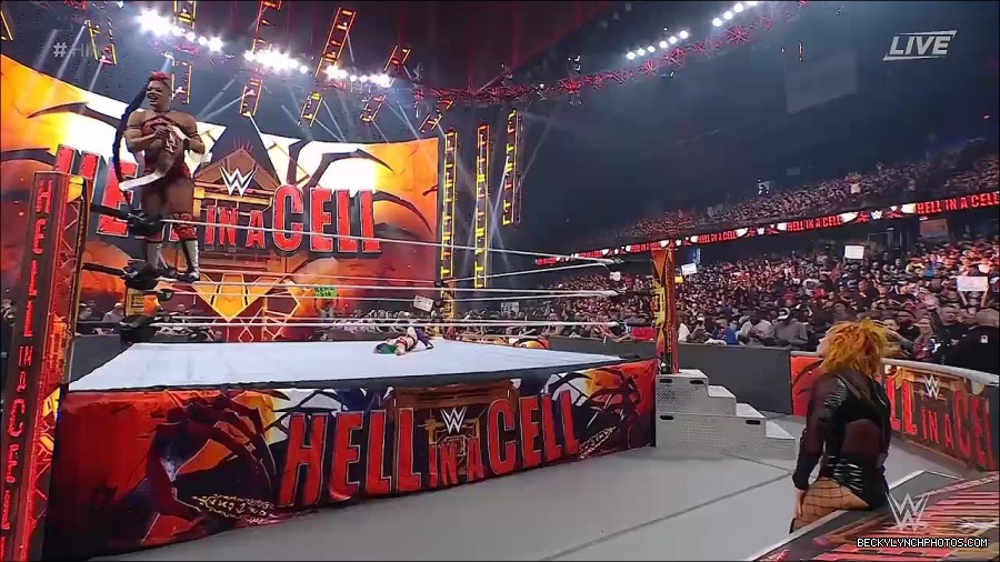 WWE_Hell_In_A_Cell_2022_720p_WEB_h264-HEEL_mp4_002041521.jpg