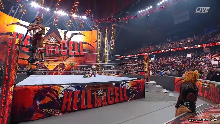 WWE_Hell_In_A_Cell_2022_720p_WEB_h264-HEEL_mp4_002041921.jpg