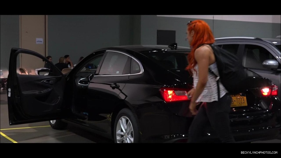 2016_WWE_Draft_mp4_001408966.jpg