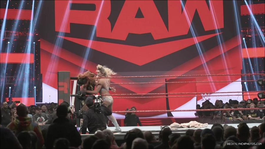 The_2019_WWE_Draft_mp4_000830300.jpg