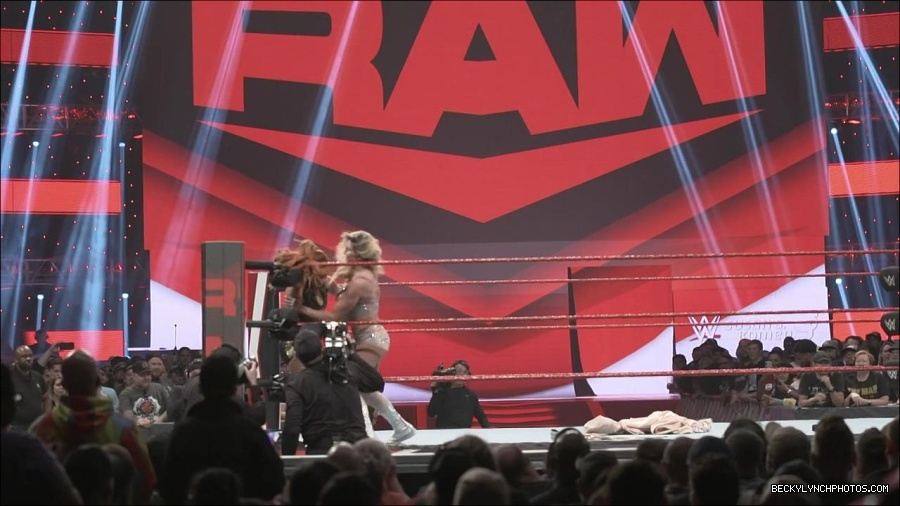 The_2019_WWE_Draft_mp4_000830700.jpg