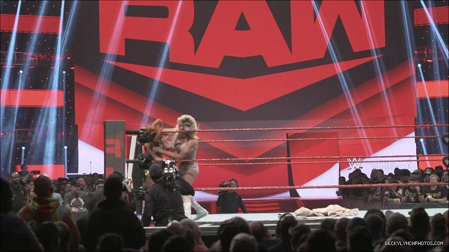 The_2019_WWE_Draft_mp4_000831100.jpg