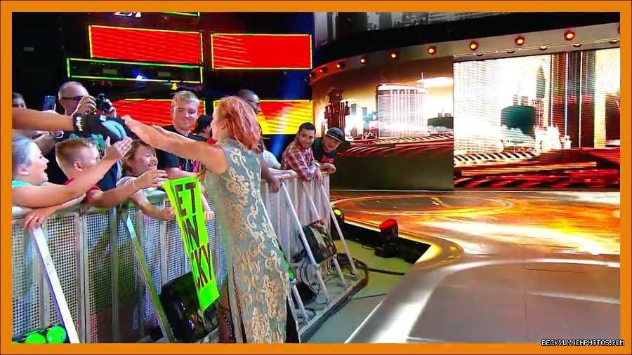 BECKY_PICKS_BRET_VS_OWEN_mp4_000023100.jpg