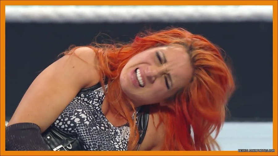 BECKY_PICKS_BRET_VS_OWEN_mp4_000091100.jpg