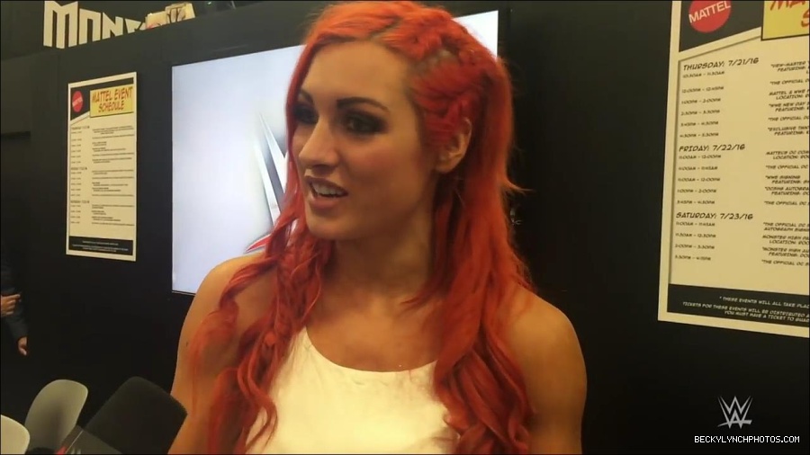 Y2Mate_is_-_Becky_Lynch_recaps_her_first_San_Diego_Comic-Con_experience-xj9sPuhQSLA-720p-1655737850986_mp4_000040333.jpg