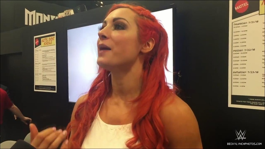 Y2Mate_is_-_Becky_Lynch_recaps_her_first_San_Diego_Comic-Con_experience-xj9sPuhQSLA-720p-1655737850986_mp4_000095533.jpg