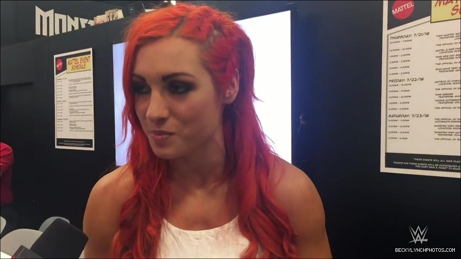 Y2Mate_is_-_Becky_Lynch_recaps_her_first_San_Diego_Comic-Con_experience-xj9sPuhQSLA-720p-1655737850986_mp4_000155533.jpg