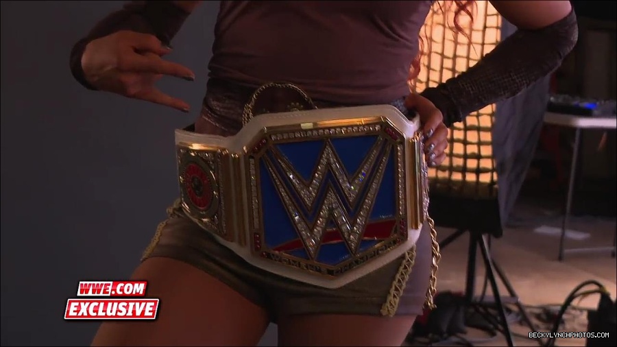 Y2Mate_is_-_Becky_Lynch_is_photographed_as_SmackDown_Women_s_Champion_Sept__132C_2016-mAPhiSWTcLA-720p-1655905971639_mp4_000012300.jpg
